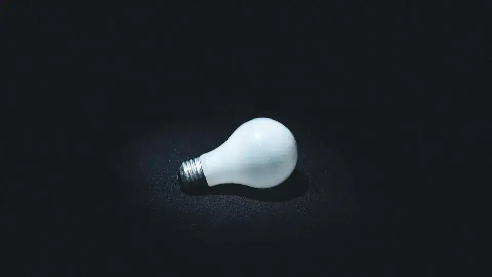 Lampadina che simboleggia una decisione chiara